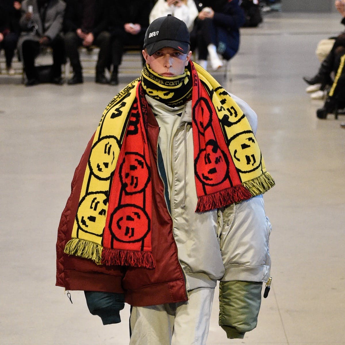 Vetements x Reebook FW17 "Free Hugs" Scarf