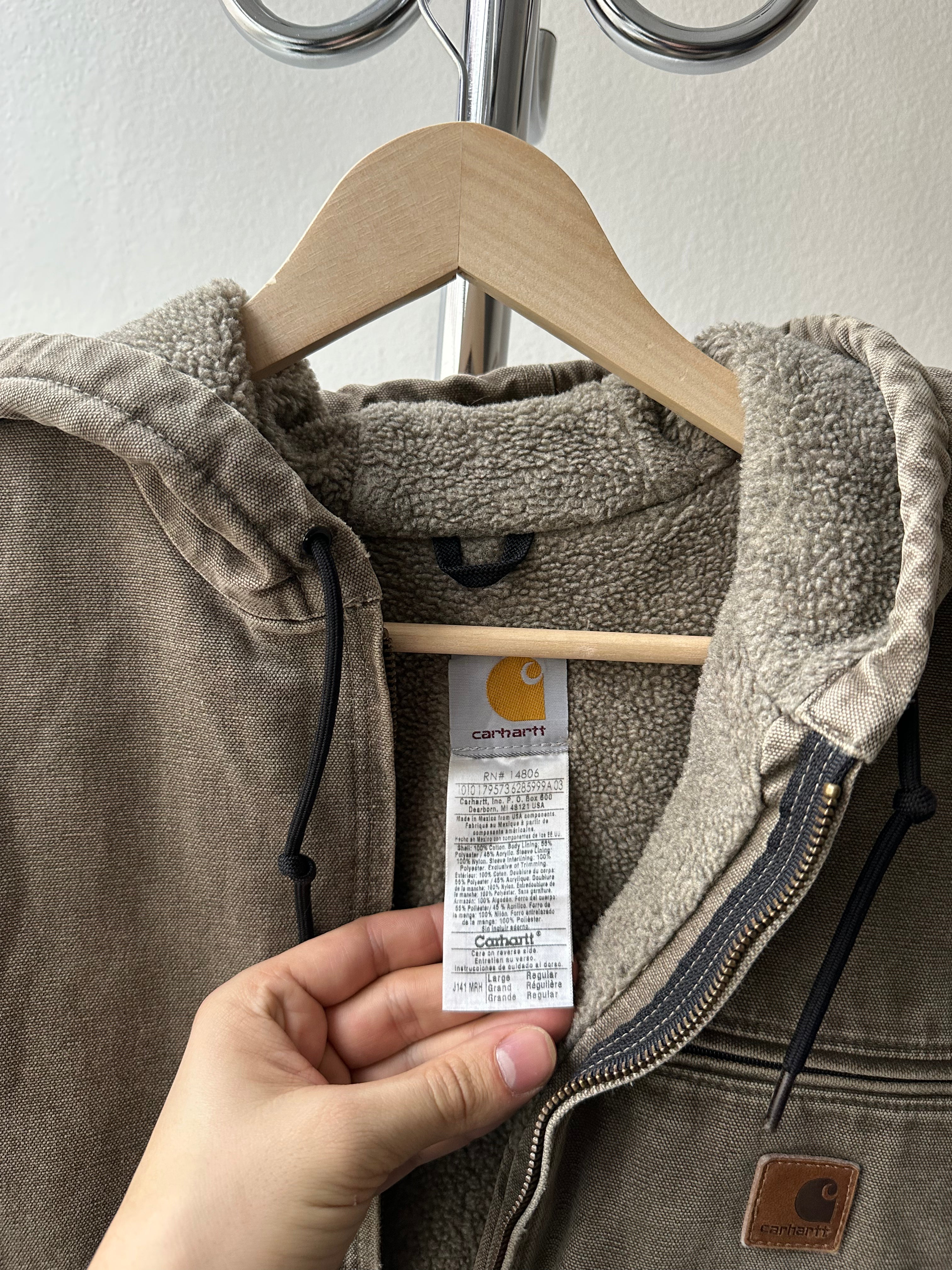 Vintage Carhartt Sierra Faded Jacket - size L