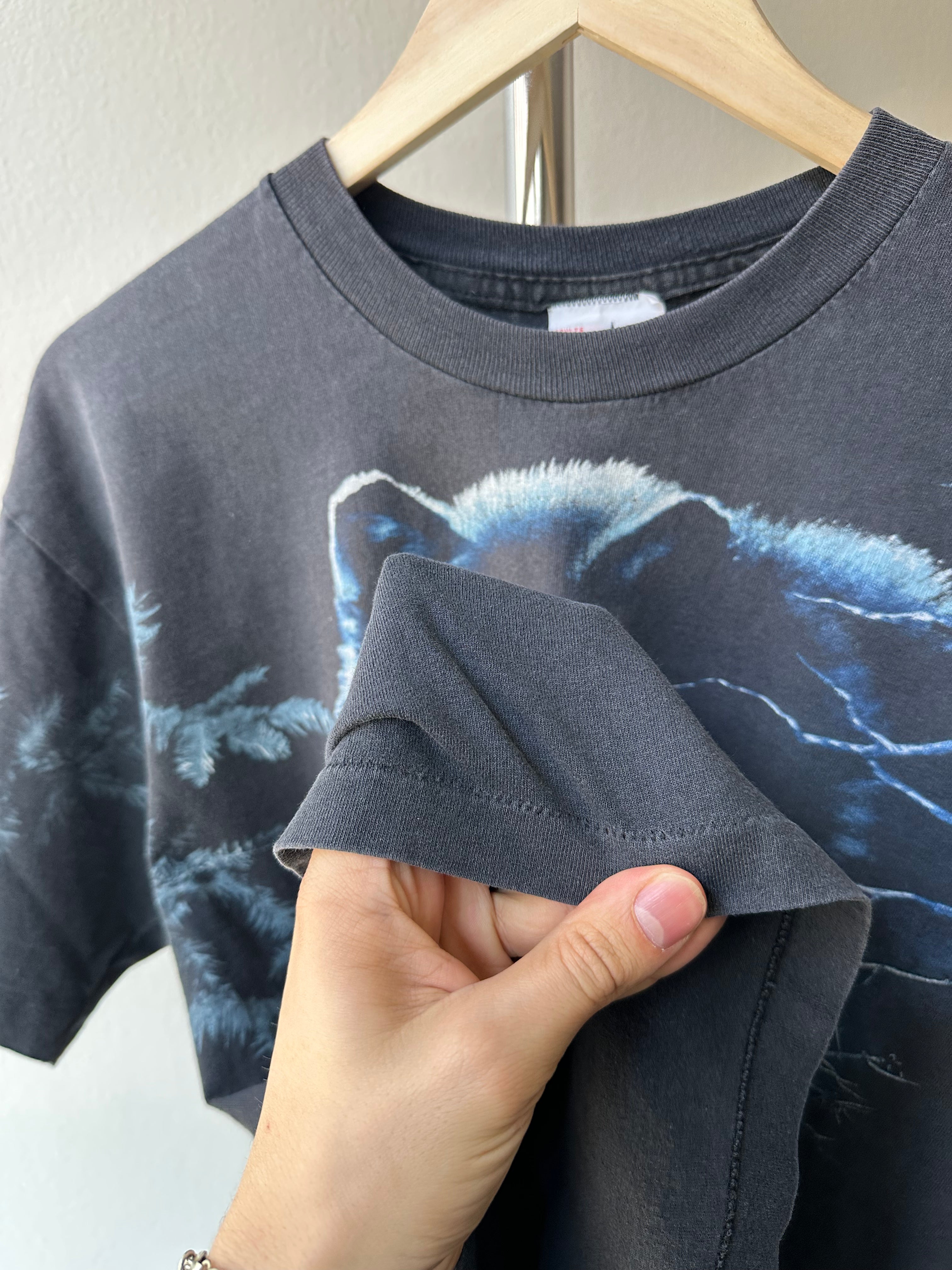 Vintage 1990s "Wolf on the hunt" Faded T-shirt - size XL