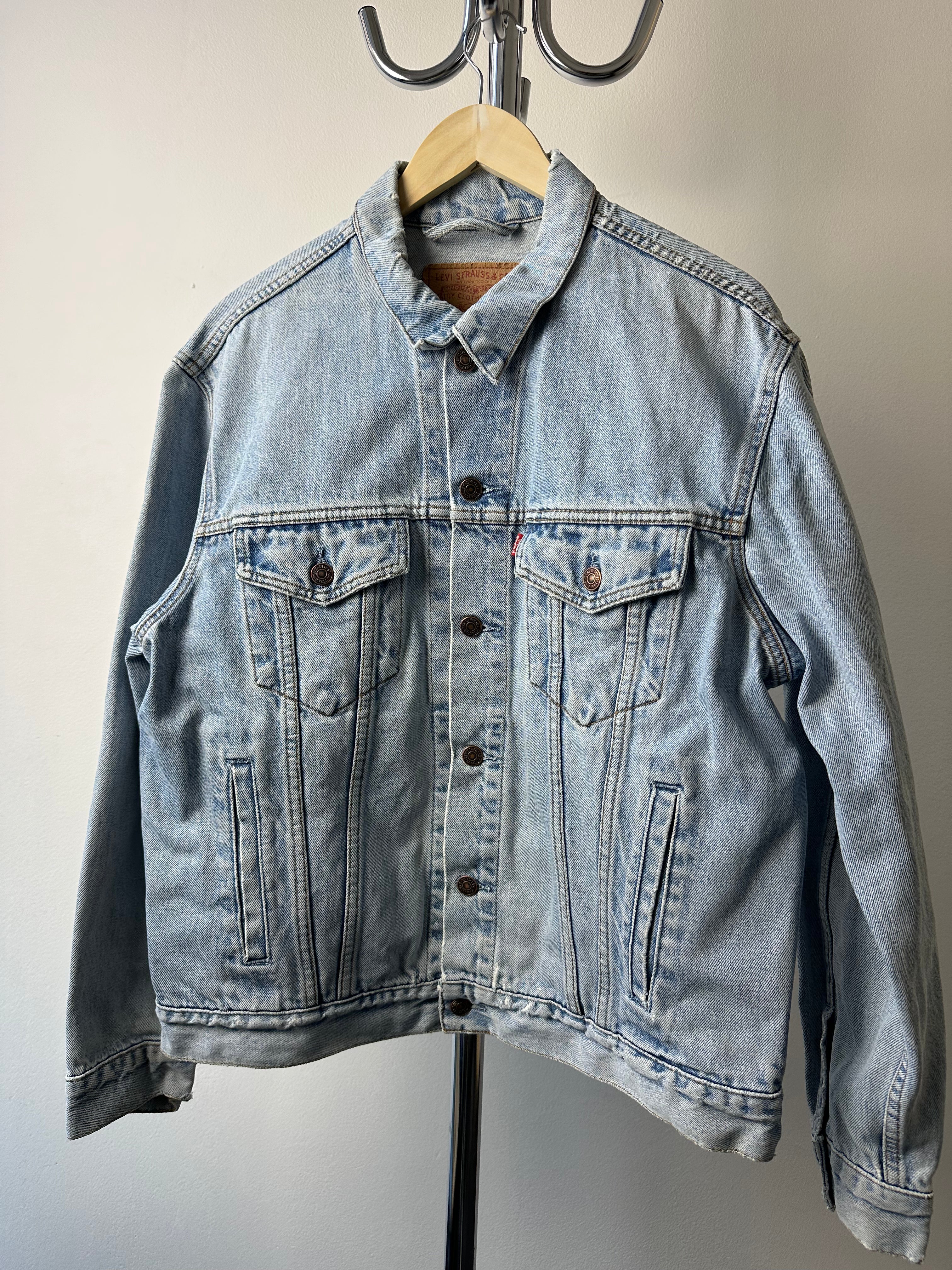 Vintage 1990s Levi’s 70503 Denim Jacket "Made in Portugal" - size L