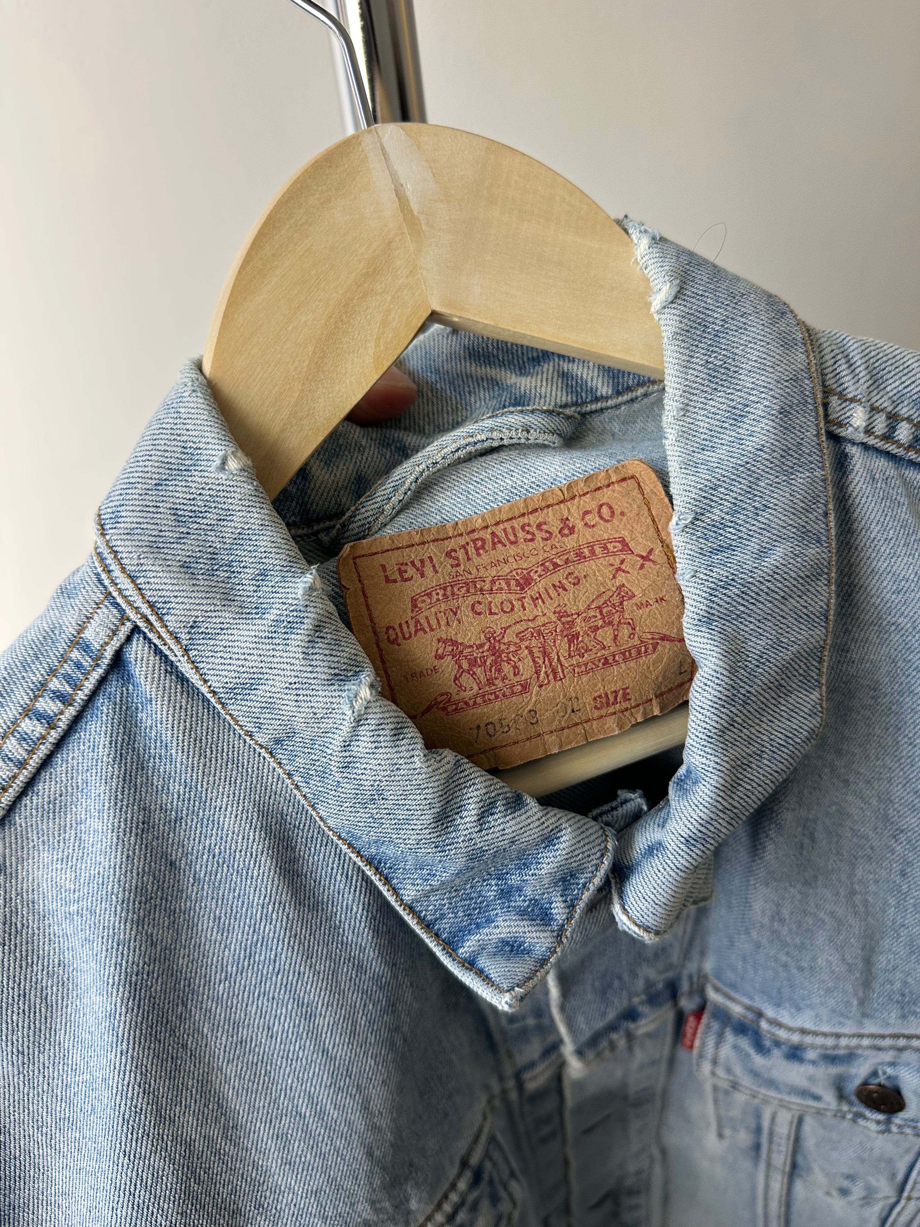 Vintage 1990s Levi’s 70503 Denim Jacket "Made in Portugal" - size L