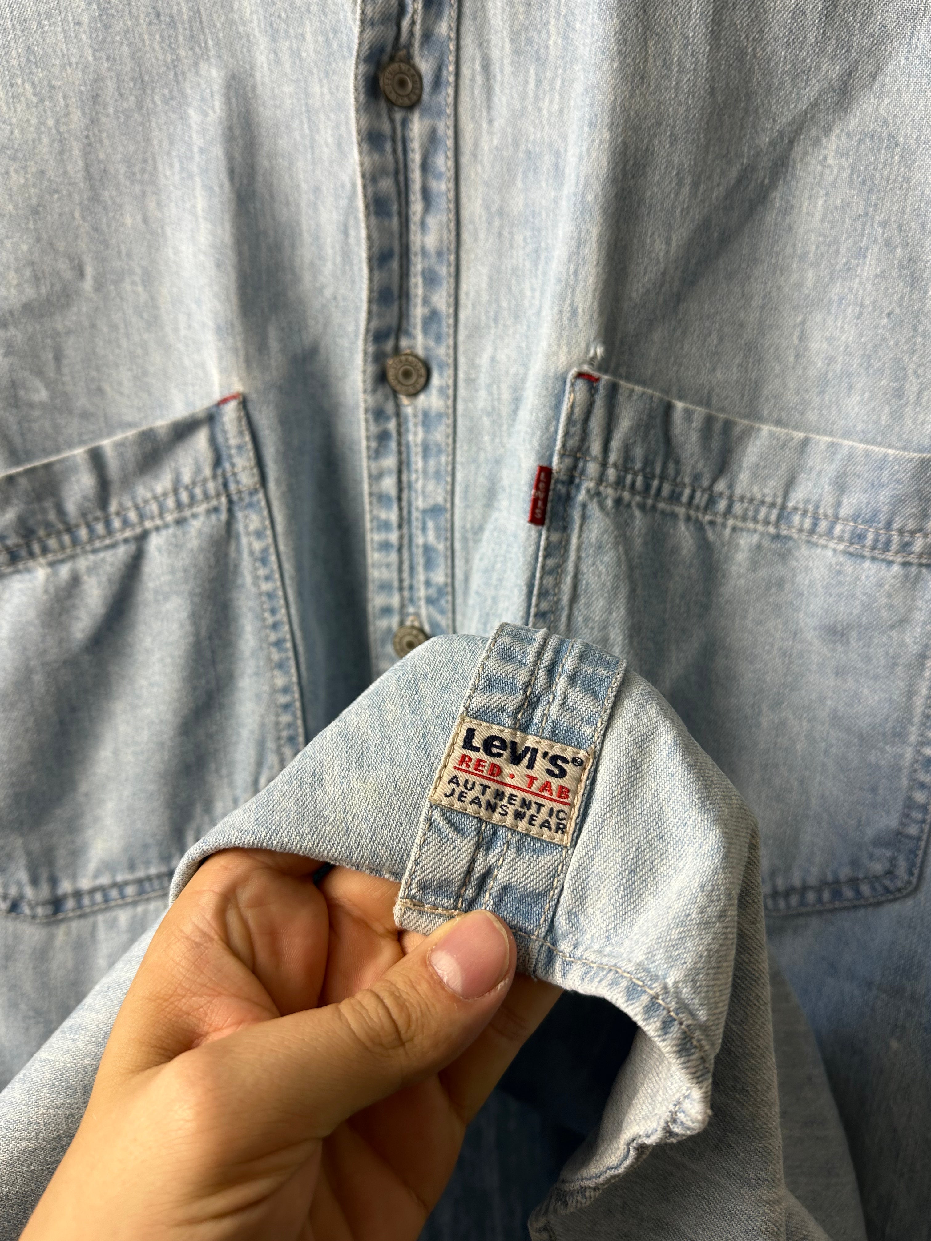 Vintage Levi’s Light Wash Distressed Denim Overshirt - size L