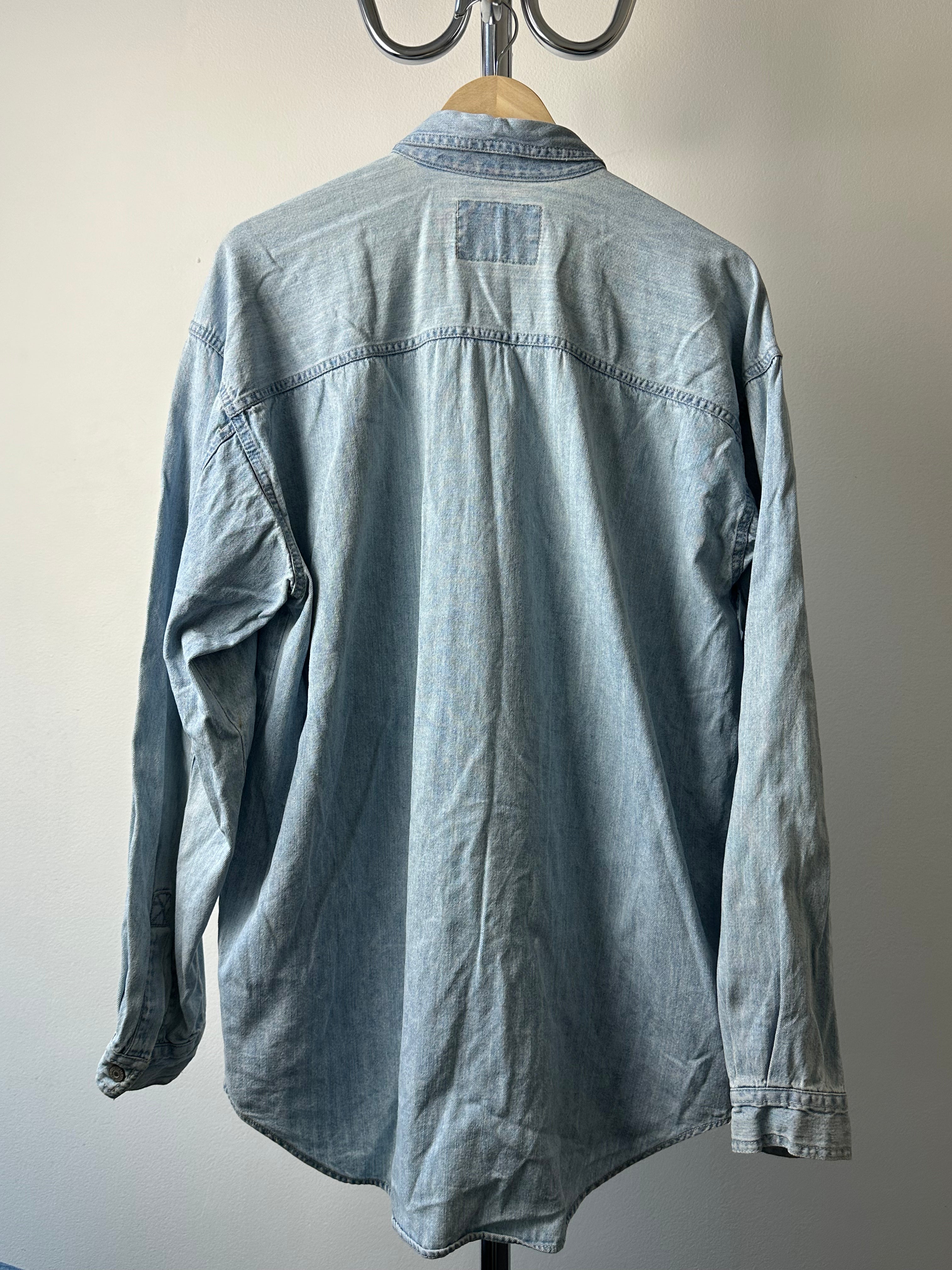 Vintage Levi’s Light Wash Distressed Denim Overshirt - size L