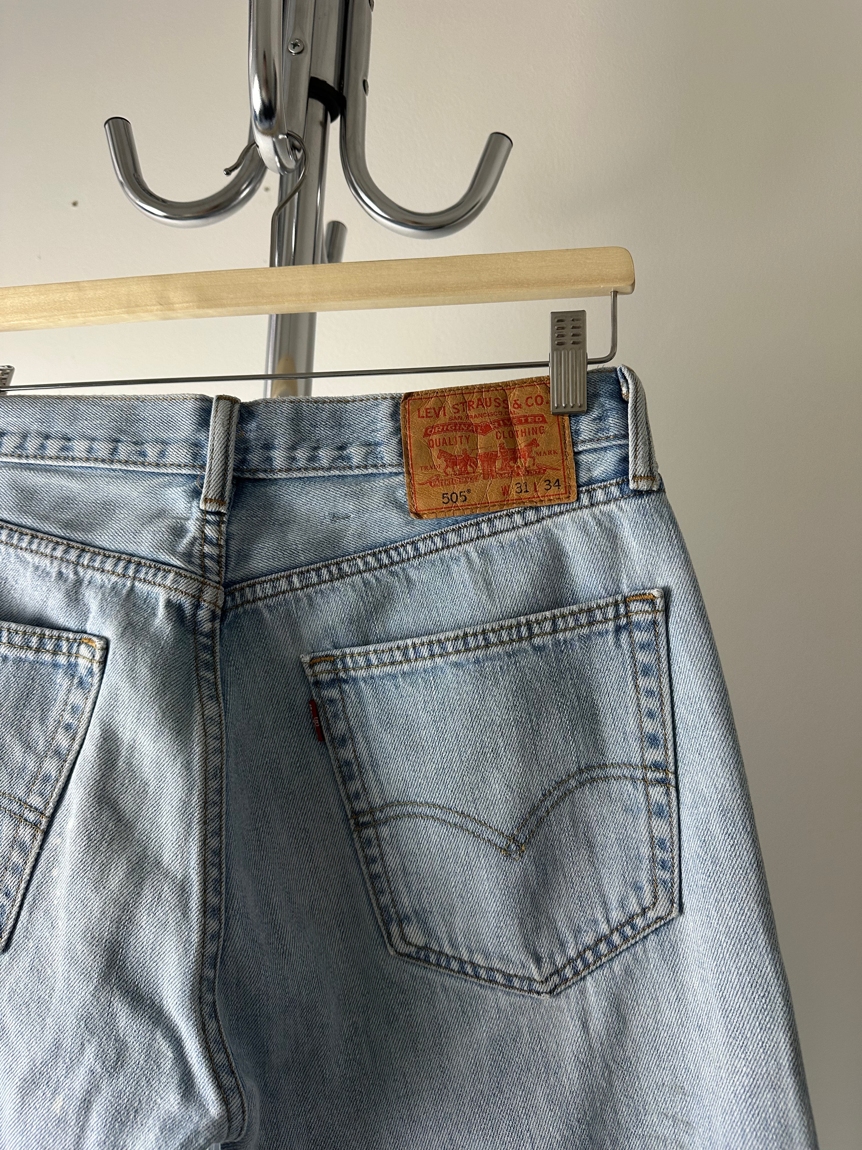 Vintage Levi’s 505 Light Wash Denim – size 31x34