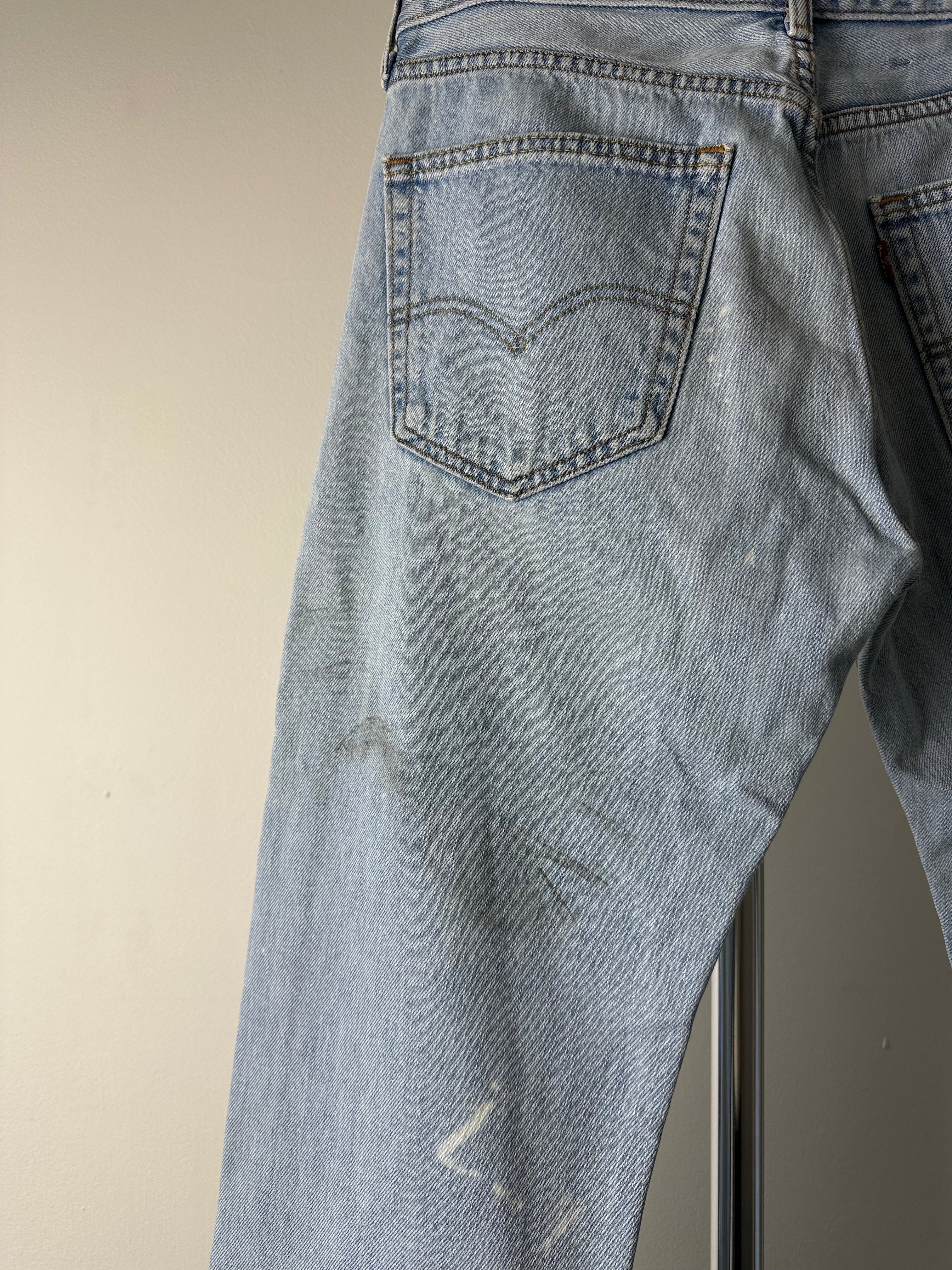 Vintage Levi’s 505 Light Wash Denim – size 31x34