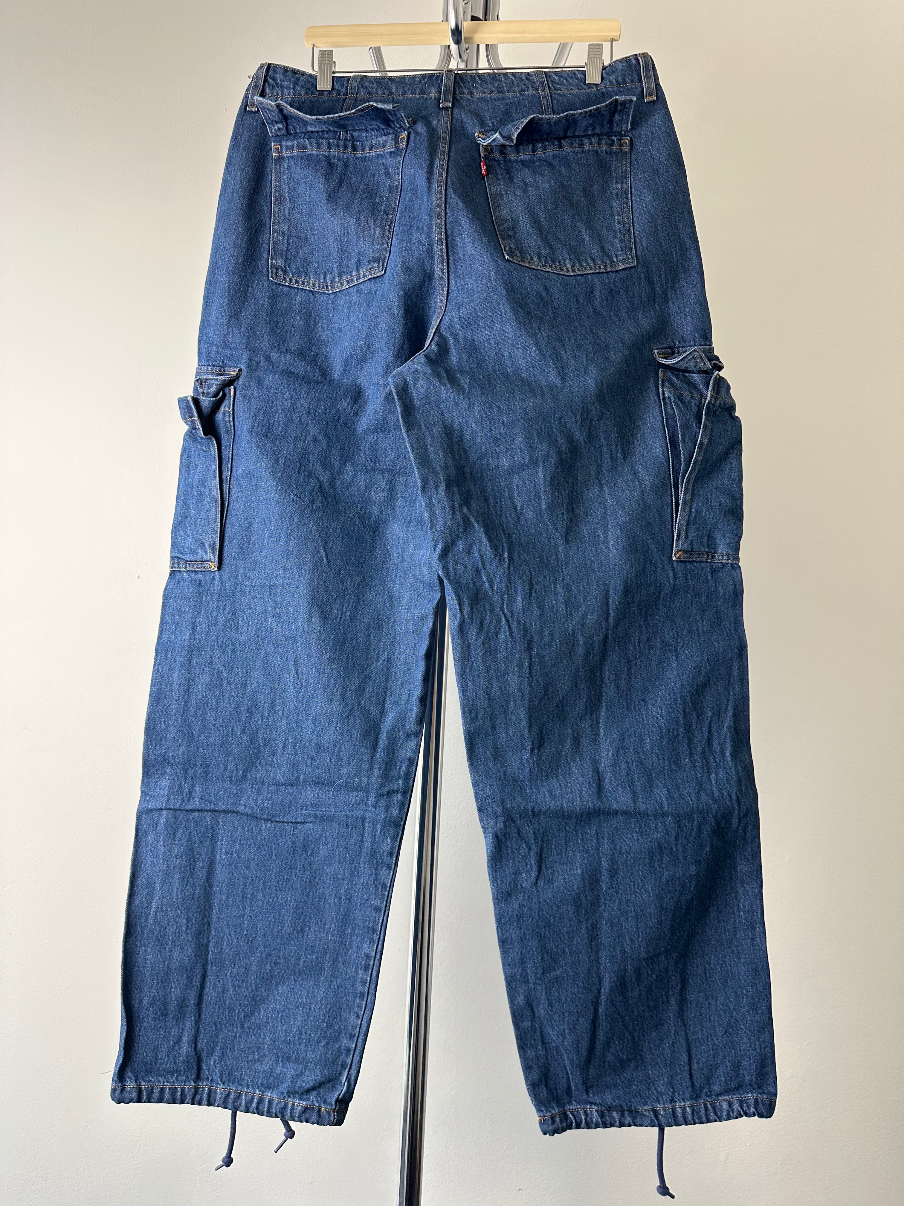 Vintage Levi’s ’94 Baggy Cargo Pants  – size 32x32
