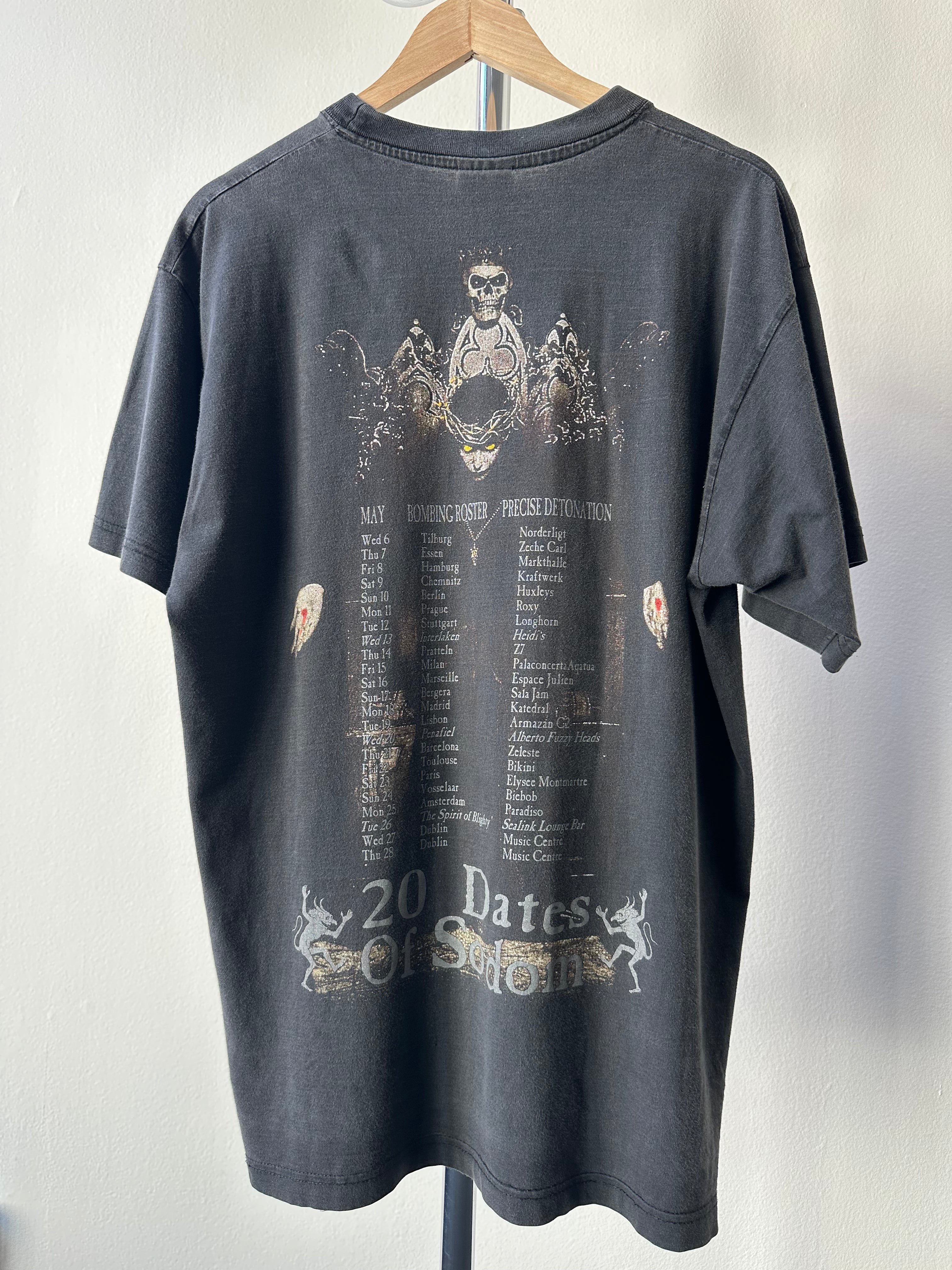 Vintage Cradle of Filth 1998 “Tourturing Europe” Tour T-shirt - size XL